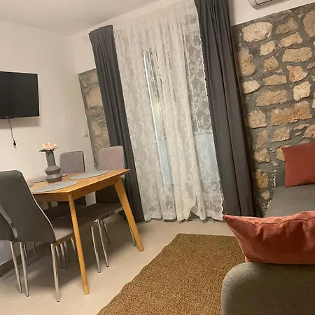 Apartment Ii *
